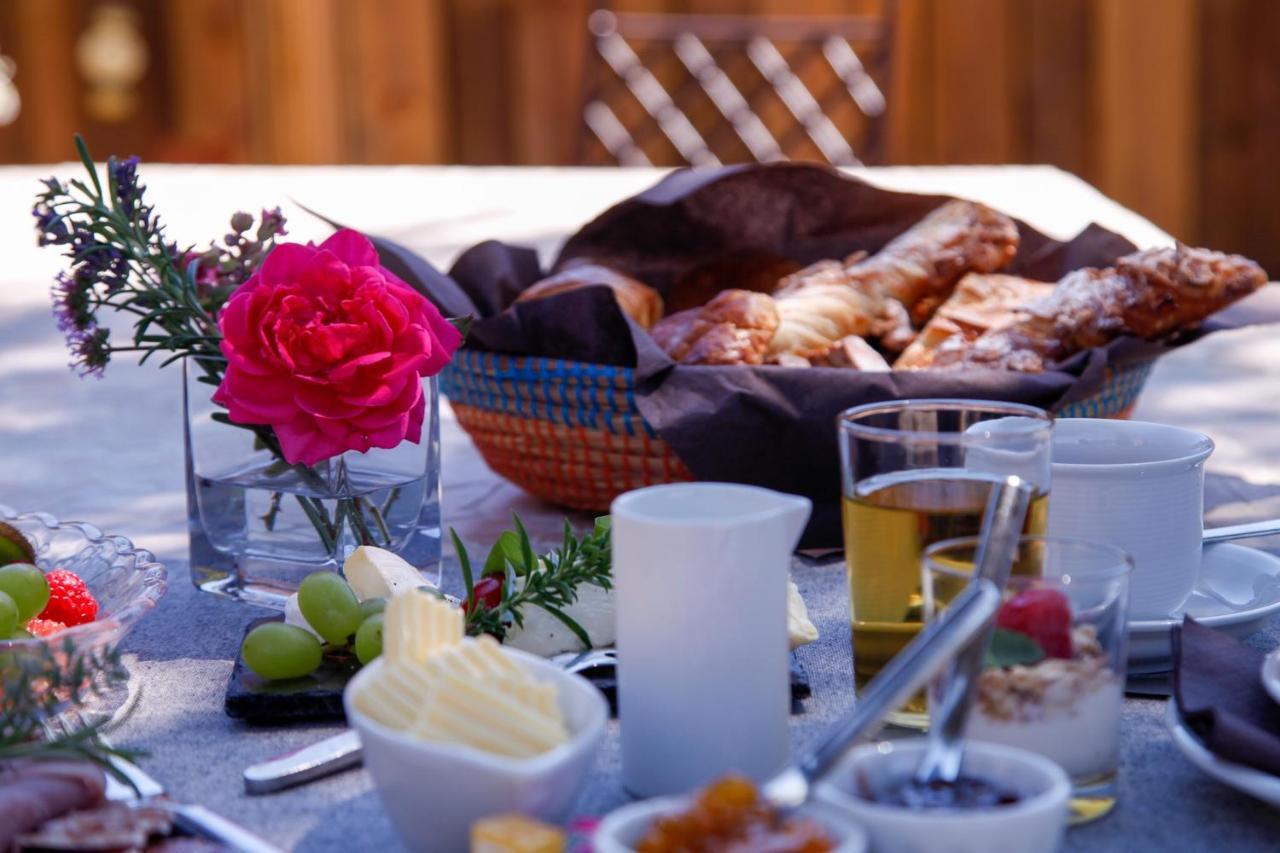 La Figue Noire Bed & Breakfast Caromb Exterior photo